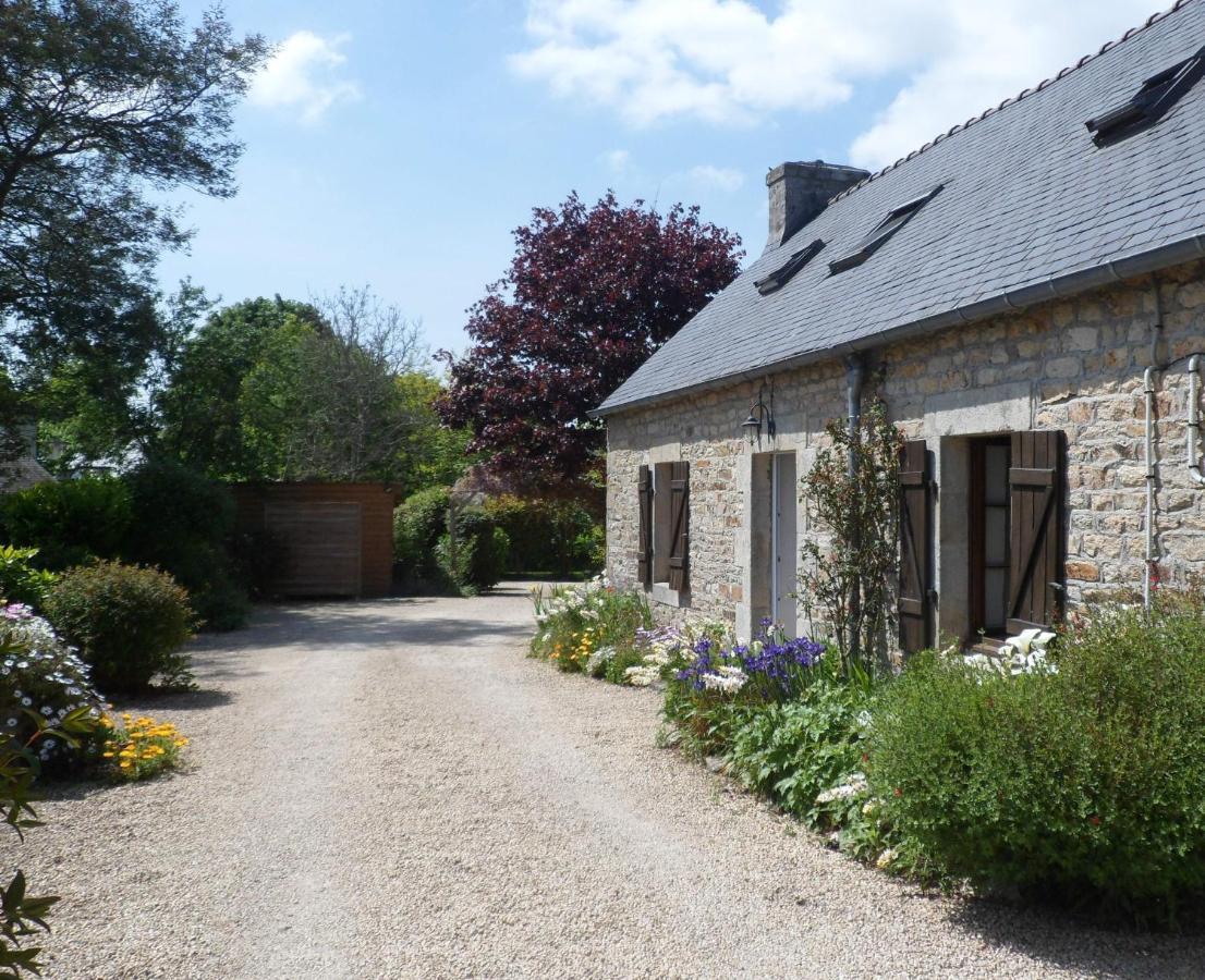 Sue'S Cottages Pleuven 外观 照片
