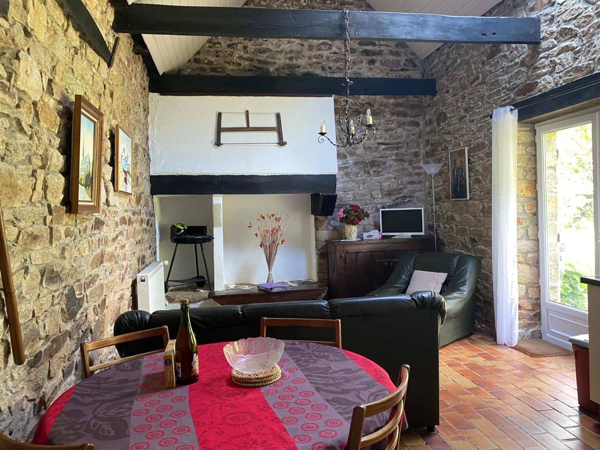 Sue'S Cottages Pleuven 外观 照片